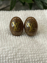 Load image into Gallery viewer, Resin oval earrings
